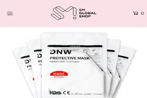 Công ty giải trí SM bị phản đối khi bán khẩu trang quá đắt