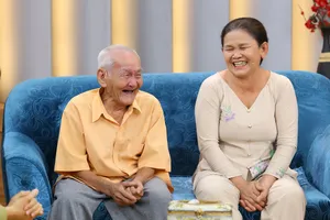 Cụ ông 96 tuổi chia sẻ về chuyện tình cổ tích giữa đời thường 