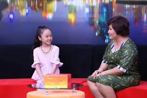 Cô bé 10 tuổi buồn vì mẹ quá nghiêm khắc, hay la mắng 