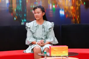 Cô bé 13 tuổi khó chịu vì được mẹ bảo bọc, quan tâm như em bé