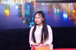 Cô bé 14 tuổi nổi tiếng nhưng lại bị bạn bè cô lập