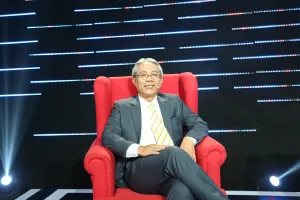 Nghệ sĩ Trung Dân phản ứng cực gắt với cô gái trách móc bố