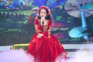 Hoàng Thiên Nga bất ngờ trổ tài hát tiếng Pháp điêu luyện