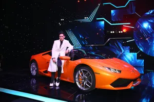 Nguyên Vũ mang Lamborghini lên sân khấu Đấu trường ngôi sao