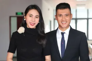 Công Vinh gọi Thủy Tiên là 'cô vợ trời hành' khi ra Huế 1 mình