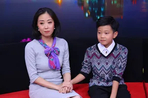 Khán giả xúc động với cậu bé 11 tuổi dành tình yêu cho ba mẹ