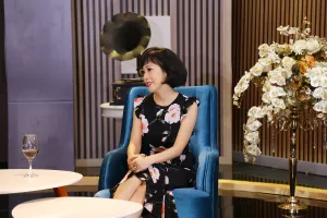 Lê Hoàng bất ngờ khi biết thu nhập của ca sĩ phòng trà