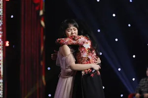 Yuuki Ánh Bùi bật khóc bởi câu hỏi của ông xã Cẩm Ly