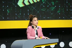 Vĩnh Thuyên Kim 'sợ xanh mặt' vì những món quà bí ẩn