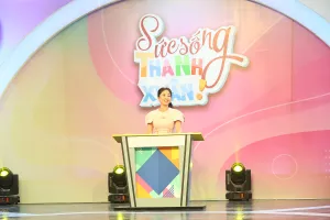 Liêu Hà Trinh bị 'vạch mặt' chuyện quen chồng qua app hẹn hò