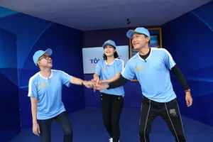 Ca sĩ Long Nhật 'say nắng' hoa hậu bóng đá Ngọc Châm?