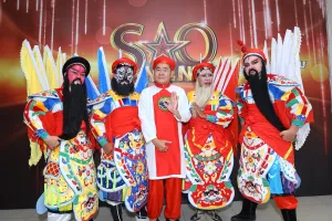 NSND Thanh Sơn dù bị huyết áp nhưng vẫn truyền nghề cho đàn em