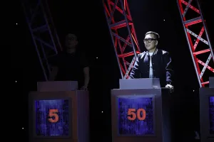 Nguyễn Hoàng Duy biến thành 'nhạc sĩ hài', ẵm trọn giải thưởng