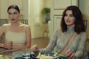 Vừa khiến Yildiz bị đuổi, Ender gặp ngay tình địch là 'hồ ly'