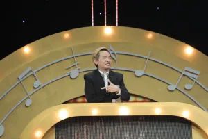 Ca sĩ Việt Quang đầy năng lượng bên Võ Đăng Khoa và Bá Thắng 