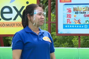 'Chuyến xe nhân ái' tiếp tục hành trình giúp đỡ bà con nghèo