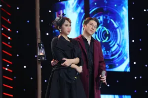 Trương Diễm khóc không ngớt dù phần trình diễn đã kết thúc khá lâu