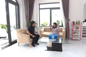 Người anh khóc nức nở khi bị em gái lỡ miệng chê hói đầu