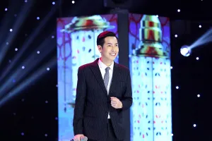 Tấn Đạt hôn Duyên Quỳnh khiến danh ca Thái Châu không thể rời mắt