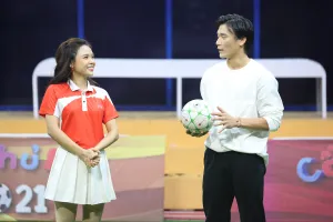 Sam mất 2 tiếng làm đẹp để 'ghi điểm' với thủ môn Bùi Tiến Dũng