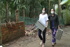 Cô con gái trở thành người dẫn đường cho người mẹ mù trong 'Thần tài gõ cửa' 