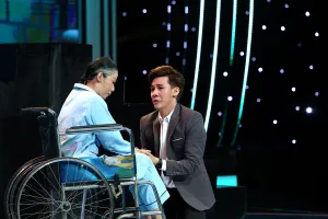 Tâm Anh khiến sân khấu 'ngập nước mắt' kể về bữa cơm gia đình