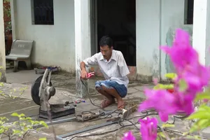 Người đàn ông quyết định quay lại công việc từng khiến anh mất đi một cánh tay