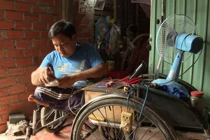 Người chồng khuyết tật truyền năng lượng tích cực cho vợ