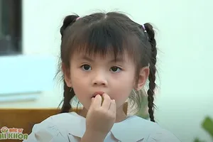 Người mẹ bị quát mắng dữ dội vì thờ ơ trước tình trạng chậm nói của con