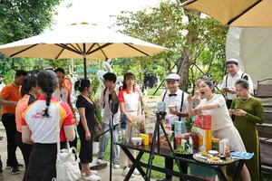 Livestream sẽ tiếp tục tồn tại vì đáp ứng các nhu cầu cơ bản về mua hàng, kết nối và tương tác. Ảnh: THU HÀ