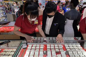 Giá vàng lại sốt: Nguyên nhân và khuyến cáo từ chuyên gia