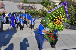 Nén nhang thơm viếng 64 liệt sĩ Gạc Ma - Trường Sa