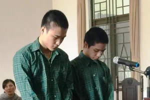 Cướp tài sản của gái bán dâm, đâm chủ nhà trọ 