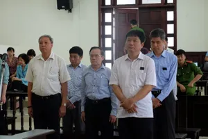 Ông Đinh La Thăng đề nghị HĐXX không hỏi kiểu có- không