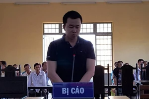 Chém hàng xóm vì không cho bắt ốc ở vườn