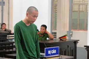 Kẻ 'ngáo đá' gặp ai cũng chém lãnh 14 năm tù