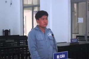 Lễ tân massage trộm tiền của khách nước ngoài