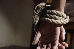 Đòi nợ thuê bằng cách bắt người đưa sang Campuchia