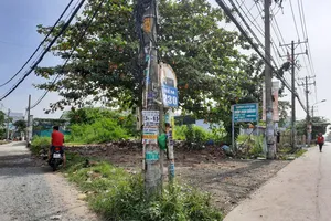 Xung quanh đề nghị ngăn chặn đất của bà Trần Uyên Phương