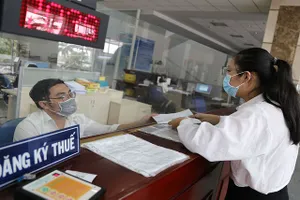 Cần miễn thuế thu nhập cá nhân cho người mất việc!