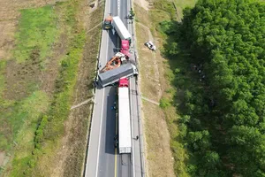 Ức chế khi lái xe trên cao tốc chật hẹp, thiếu làn dừng khẩn cấp