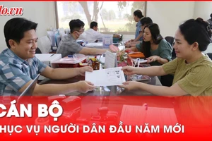 Video: Công chức tại TP.HCM bắt tay ngay vào việc phục vụ người dân đầu năm mới