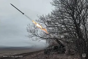 Cận cảnh Ukraine cải tiến pháo phản lực BM-21 Grad, giao tranh Nga - Ukraine leo thang