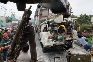 Thông tin mới vụ xe tải tông container ở quận 12