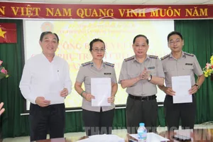 Chi cục trưởng Chi cục THADS Quận 9 Nguyễn Thị Thu (thứ hai từ trái qua) được giao phụ trách Chi cục THADS TP Thủ Đức. Ảnh: thanhuytphcm.vn