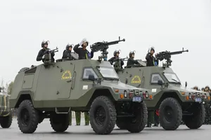 6.000 người và xe bọc thép xuất quân bảo vệ Đại hội XIII 