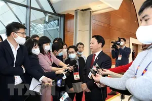 Bí thư Tỉnh ủy Yên Bái Đỗ Đức Duy trả lời phỏng vấn báo chí. Ảnh: TTXVN