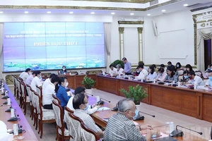 Phiên họp thứ nhất của Ủy ban bầu cử ĐBQH khóa XV và Đại biểu HĐND TP.HCM nhiệm kỳ 2021-2026. Ảnh: Web Thành ủy TP.HCM