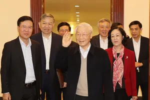 Bộ Chính trị, Ban Bí thư khóa XIII họp phiên đầu tiên