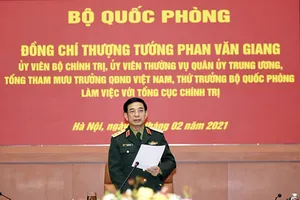 Thượng tướng Phan Văn Giang, Ủy viên Bộ Chính trị, Ủy viên Thường vụ Quân ủy Trung ương, Tổng Tham mưu trưởng QĐND Việt Nam, Thứ trưởng Bộ Quốc phòng phát biểu tại buổi làm việc. Ảnh: Báo QĐND